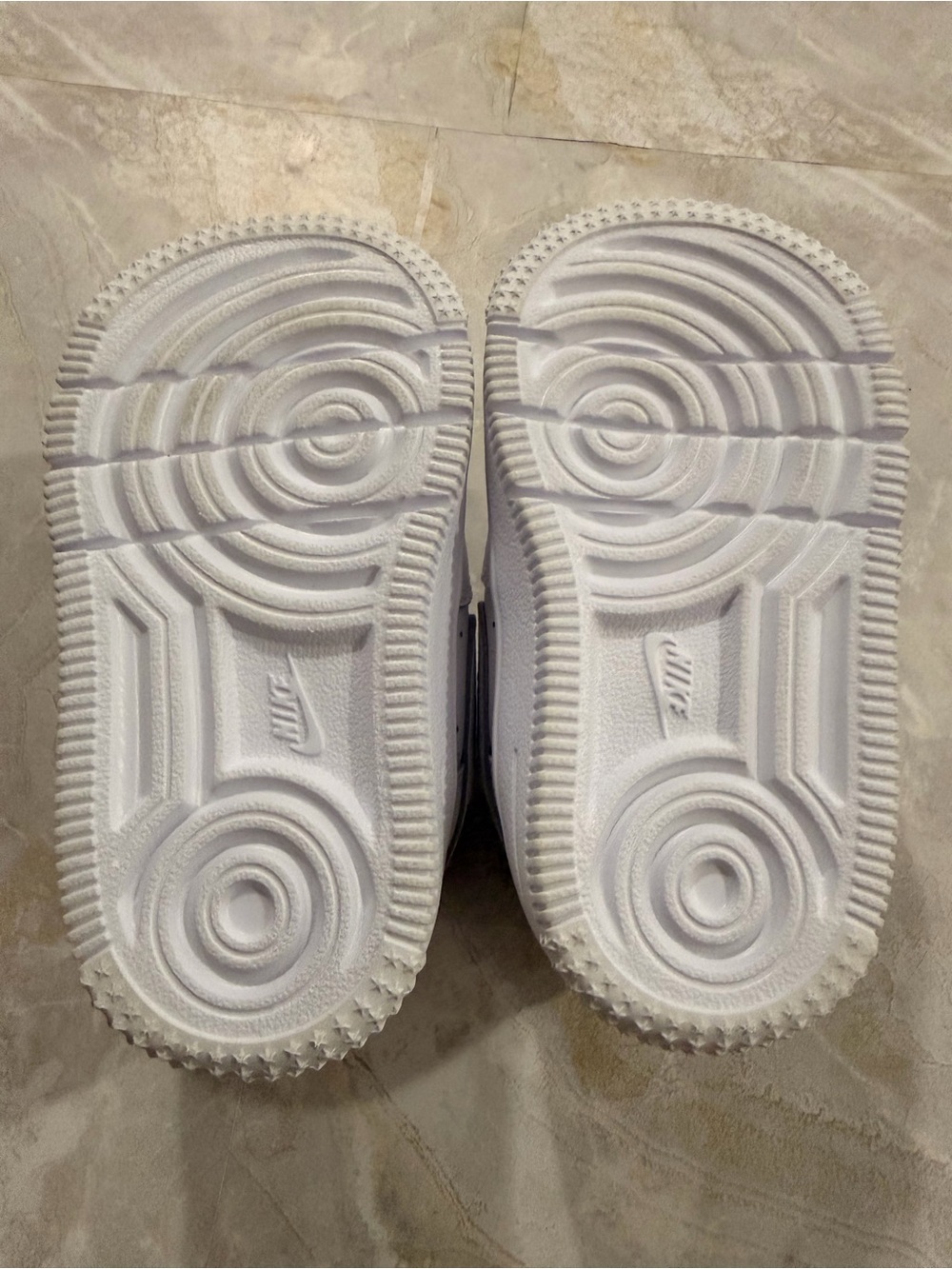 Nike Kids White Low-Top Sneakers - Picture 8 of 8